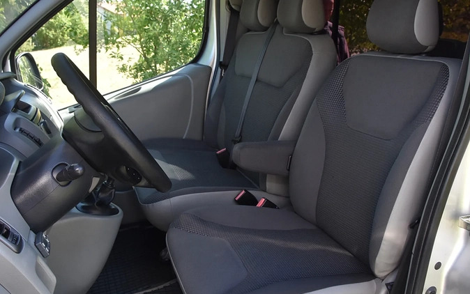 Opel Vivaro cena 43700 przebieg: 253000, rok produkcji 2009 z Lesko małe 781